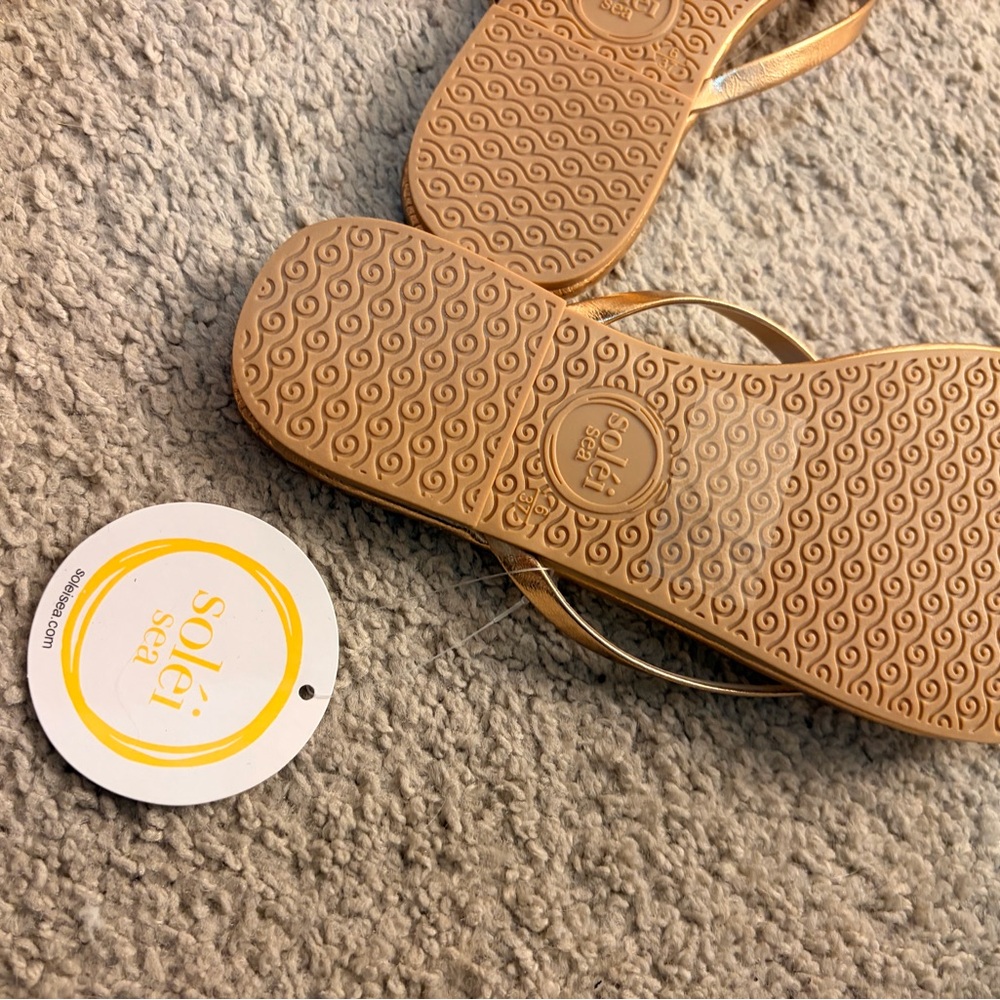 Stylish Rose Gold Flip-Flops for Women - Picture 3 of 3